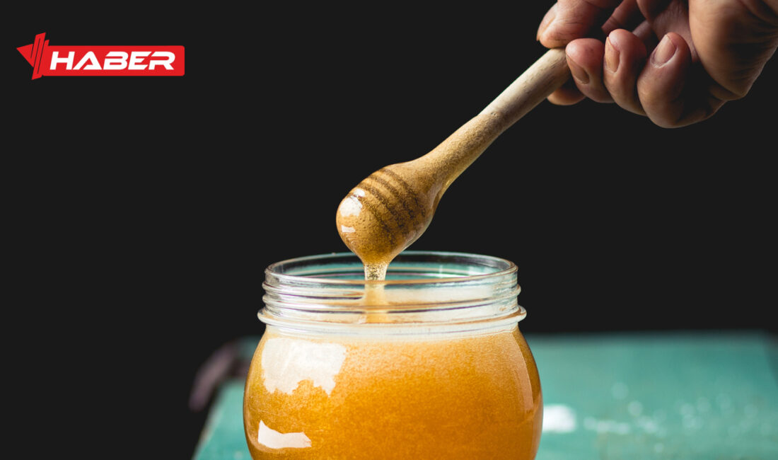 Rüyada bal yemek, bereket, zenginlik ve mutluluğun sembolü. Balın rüya