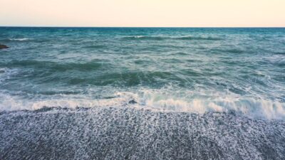 Rüyada denize girmekle ilgili temel anlamlar, duygusal yansımalar ve kişisel