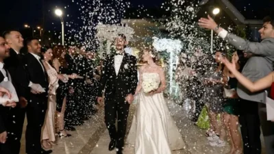 Rüyada düğün görmek, içsel duyguları ve sosyal ilişkileri yansıtır. Düğün