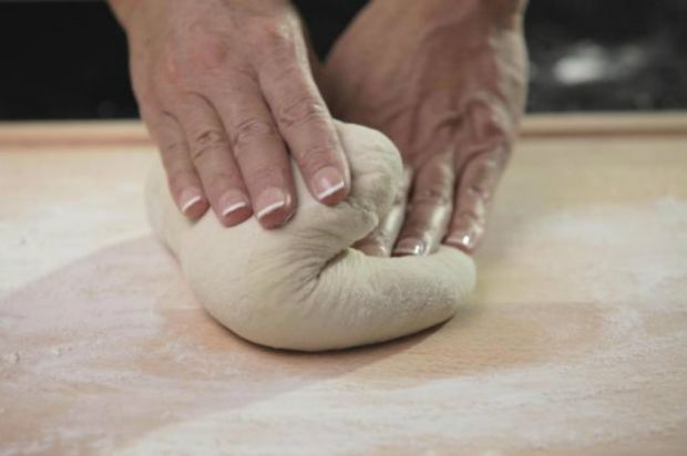 Rüyada hamur görmek ve yoğurmanın anlamlarını, sembolik ve psikolojik etkilerini