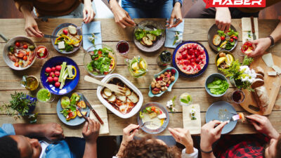Rüyada yemek görmenin psikolojik ve spiritüel anlamlarıyla, zihinsel ve kişisel