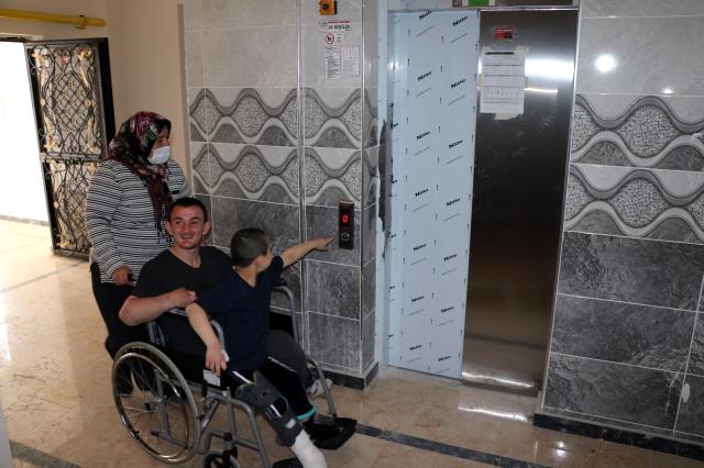 Yerköy’de Engelli çocukları olan annenin asansörlü ev hayali gerçek oldu