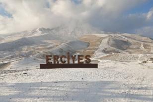 Erciyes’e kar yağdı