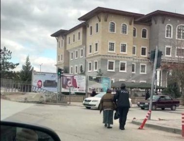 Yerköy polisinden Yaşlı kadına şefkat eli
