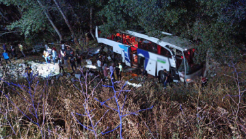 yolcu otobüsü şarampole yuvarlandı: 12 ölü, 19 yaralı