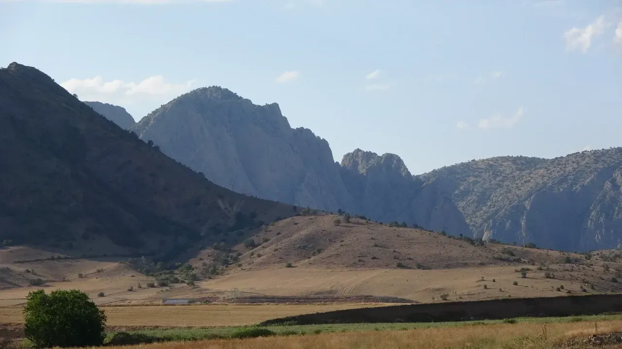 Aydıncık ilçesinde bulunan Kazankaya