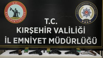Kırşehir polisi tarafından düzenlenen ruhsatsız silah operasyonunda 5 adet ruhsatsız