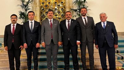 Çiçekdağı Belediye Başkanı Hasan Hakanoğlu, beraberindeki Kaymakam Burak Dilaver Yampal,