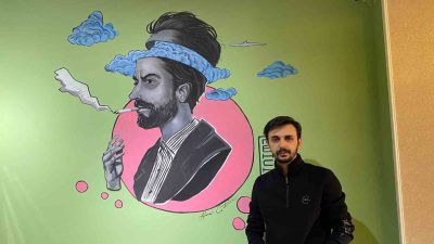 Yozgat’ın Sorgun ilçesinde yaşayan ressam Ahmet Çetin, Türk sinemasının sevilen