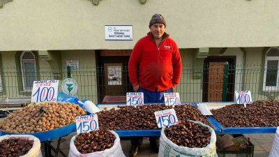 Yozgat’ta kış aylarının vazgeçilmezlerinden olan kestane, cadde kenarında kurulan tezgâhlarda