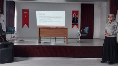 İlçe Sağlık Müdürlüğü personelleri Uzm. Dr. Uzman Çavdar ve Hemşire