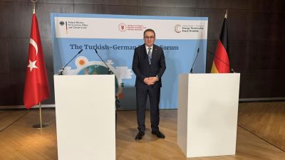 Yerköy’ün tanınmış hayırsever iş insanı Gencay Koyunbaşoğlu, Berlin’de düzenlenen Türk-Alman