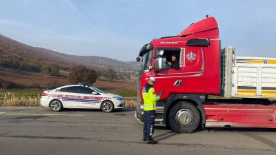 Yozgat İl Jandarma Komutanlığı’na bağlı Trafik Jandarma ekipleri, yük taşıyan