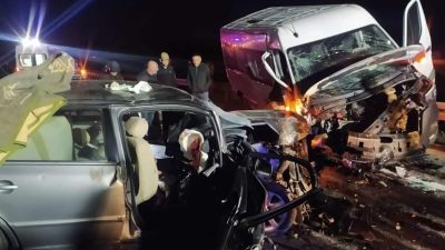 Yozgat’ta otomobille minibüsün çarpışması sonucu meydana gelen kazada 3 kişi