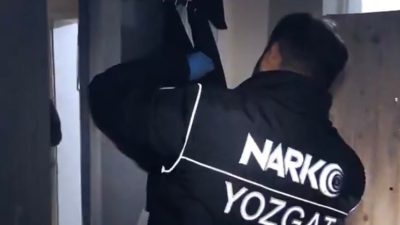 Yozgat’ın Sorgun ilçesinde zehir tacirlerine düzenlenen operasyonlarda 1 kişi tutuklandı.