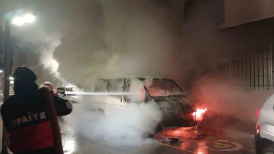 Yozgat’ın Sorgun ilçesinde kendiliğinden yanan minibüs kullanılamaz hale geldi. &nbsp;