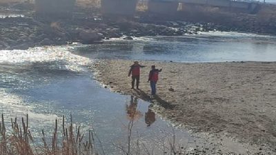 Kırşehir’de Kızılırmak’ın debisinin düşmesi sonrasında Abuşağı köprüsü altında meydana gelen