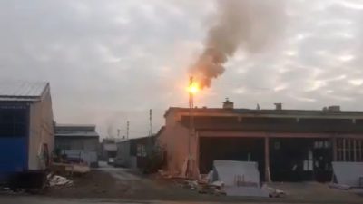 Yozgat’ın Sorgun ilçesinde sanayi bölgesinde bir trafo kıvılcımlar çıkararak patladı.