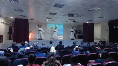 Çiçekdağı’nda Liselerin düzenlediği şiir dinletileri başladı. İlk olarak Çiçekdağı İmam