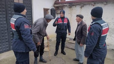 Yozgat İl Jandarma Komutanlığı ekipleri,Aydıncık ilçesinde yaşayan yaşlı vatandaşları ziyaret
