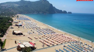 Antalya’nın Alanya ilçesinde yer alan Kleopatra Plajı, Türkiye’nin en güzel