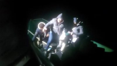 Çanakkale’nin Ayvacık ilçesi açıklarında Sahil Güvenlik ekiplerince 54 kaçak göçmen