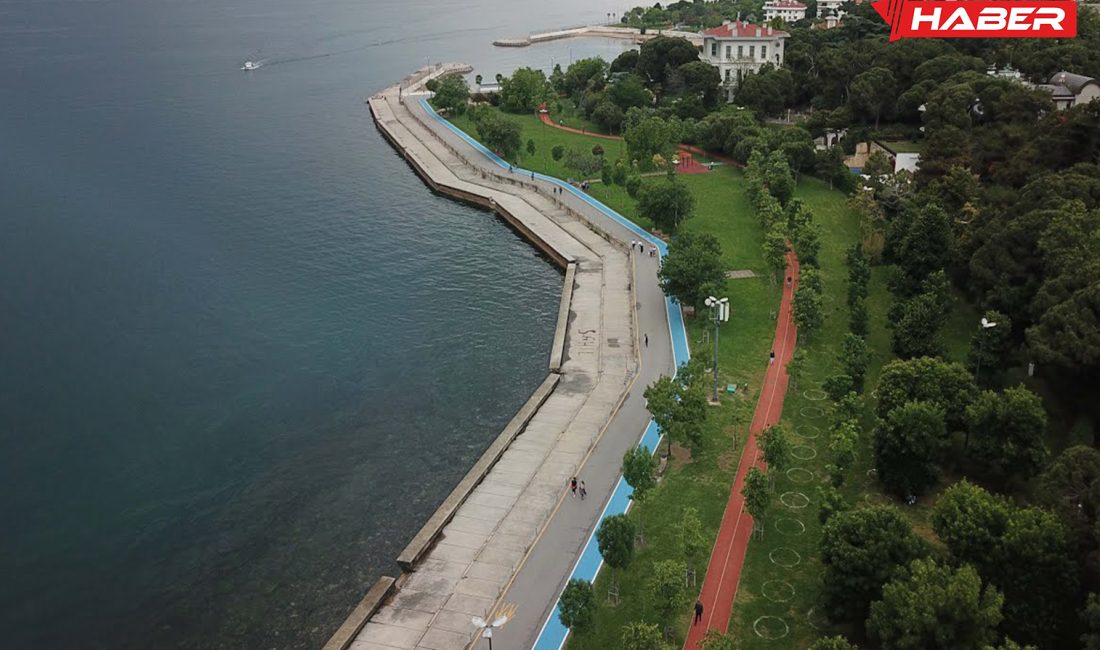 İstanbul’un en popüler sahil bölgelerinden biri olan Caddebostan Plajı, hem