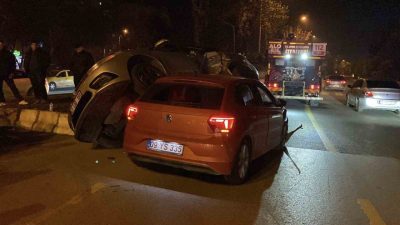 Aydın’ın Efeler ilçesinde çarpışan otomobillerden biri diğerinin üstüne çıkarken, kazada