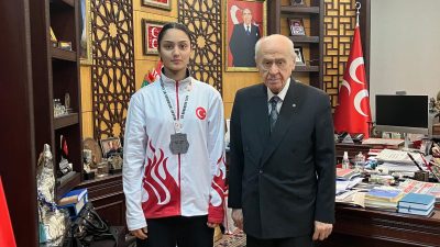 Milliyetçi Hareket Partisi (MHP) Genel Başkanı Devlet Bahçeli, Yozgatlı genç