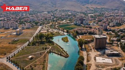 Elbistan, Türkiye’nin önemli ilçelerinden biridir ve Kahramanmaraş iline bağlıdır. Coğrafi