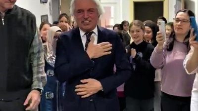Samsun’da yaş haddinden emekliye ayrılan bir öğretmene torunu ve yüzlerce