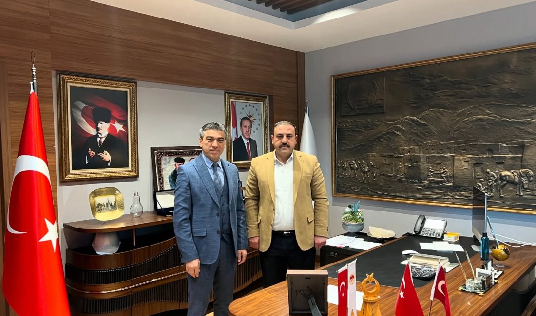 Çiçekdağı Belediye Başkanı Hasan Hakanoğlu, SGK Kırşehir İl Müdürü Hasan