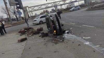 Kırşehir’de iki otomobilin çarpışması sonucu meydana gelen trafik kazasında 2