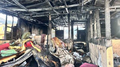 Hatay’da alevlere teslim olan müstakil evin çatkı katı kullanılmaz hale
