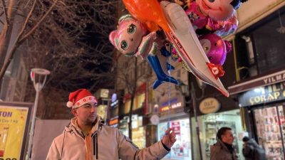 Eskişehir’de ekmek parası kazanmak için yılbaşında mesaiye devam eden seyyar