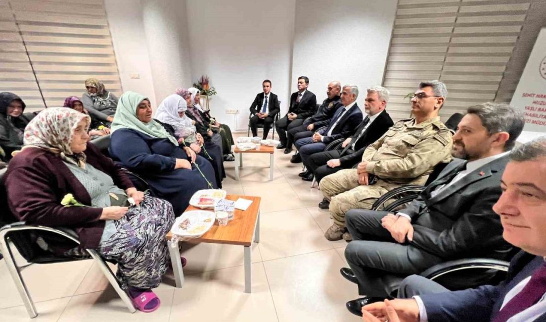 Yılbaşı gecesi huzurevindeki yaşlılara ziyaret Kahramanmaraş Valisi Mükerrem Ünlüer