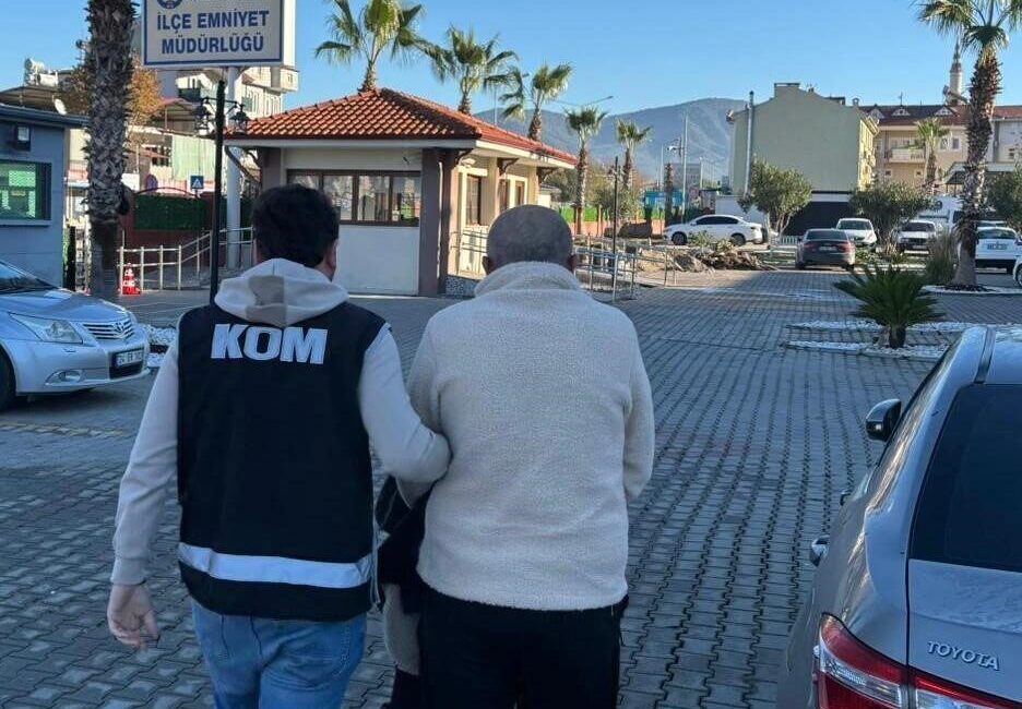25 ayrı suçtan aranan şahıs Fethiye’de yakalandı Muğla Fethiye'de 25 ayrı