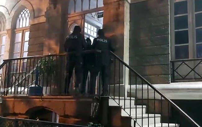 İzmir'de "Kasten öldürme" suçundan 25 yıl hapis cezasıyla aranan M.F.