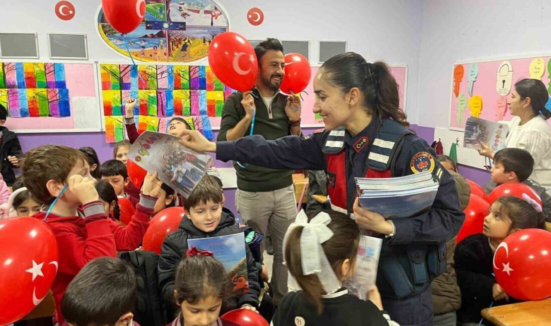Geyve ilçesindeki Şehit Recep Demir İlköğretim Okulu öğrencilerine jandarma mesleği