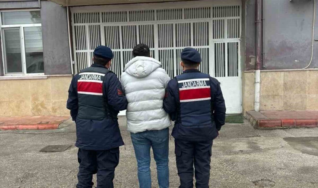 4 yıl 2 ay hapis cezasıyla aranan şahsı jandarma yakaladı Afyonkarahisar'da hırsızlık suçundan 4