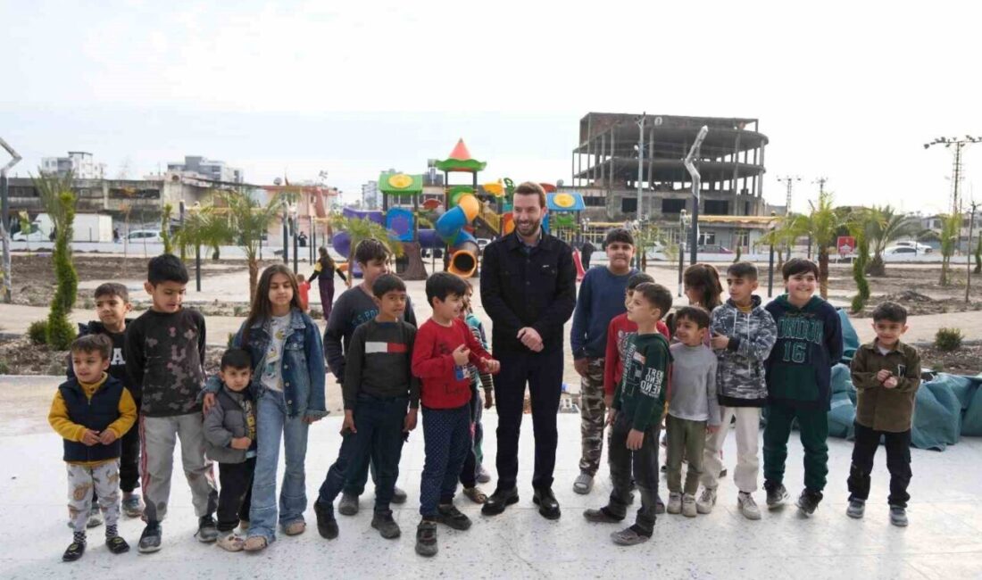 6 Ocak Kurtuluş Meydanı tamamlanma aşamasına geldi Ceyhan'da tamamlanma aşamasına gelen