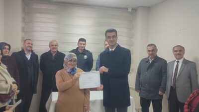 Rize'nin Kalkandere ilçesinde Halk Eğitimi Merkezi tarafından açılan okuma yazma