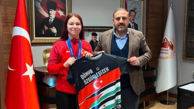 Çiçekdağı Belediyespor Kulübü’nün başarılı boksörü Yonca Gül Yılmaz, uluslararası arenada