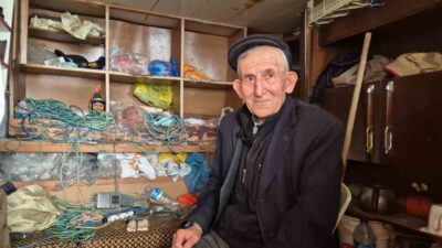 Tekirdağ'ın Süleymanpaşa ilçesinde balıkçılık yapan Ali Hiçsolmaz, 81 yaşında olmasına