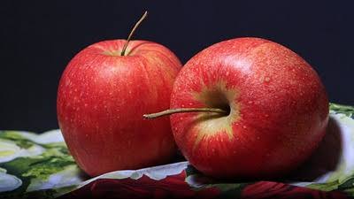 Rüyada elma görmek, olumlu gelişmelerin ve kişisel hayatın ruh halimi