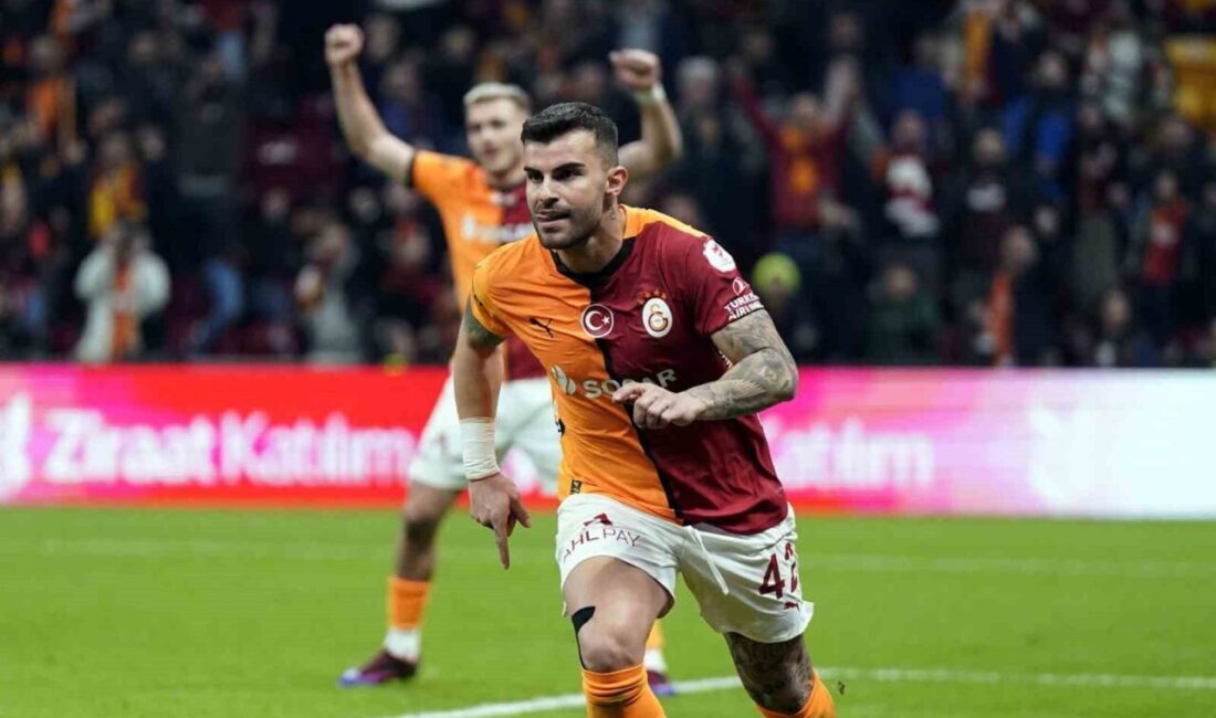 Galatasaraylı futbolcu Abdülkerim Bardakcı, Ziraat Türkiye Kupası'ndaki Başakşehir maçında attığı
