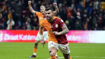 Galatasaraylı futbolcu Abdülkerim Bardakcı, Ziraat Türkiye Kupası'ndaki Başakşehir maçında attığı