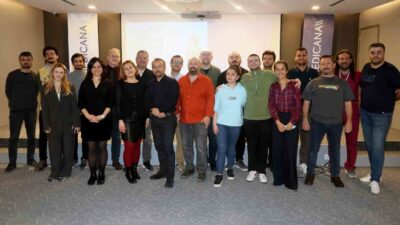 İzmir'de "Acil Tıpçıları Buluşuyor" toplantısında Medicana International İzmir Hastanesi hekimleri,