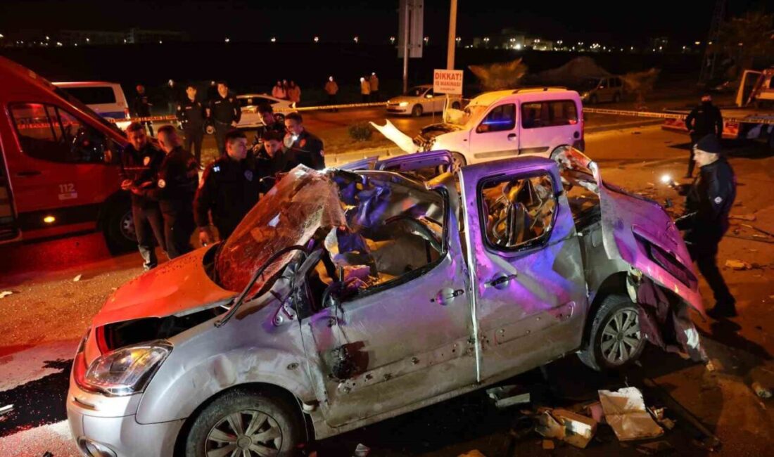 Adana'da yaşanan kazada, ters yöne giren araçlar çarpıştı; Citroen marka