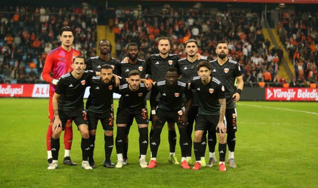 Adanaspor, Bolu Kartalkaya'da yaşanan faciadan dolayı siyah formayla maça çıktı.